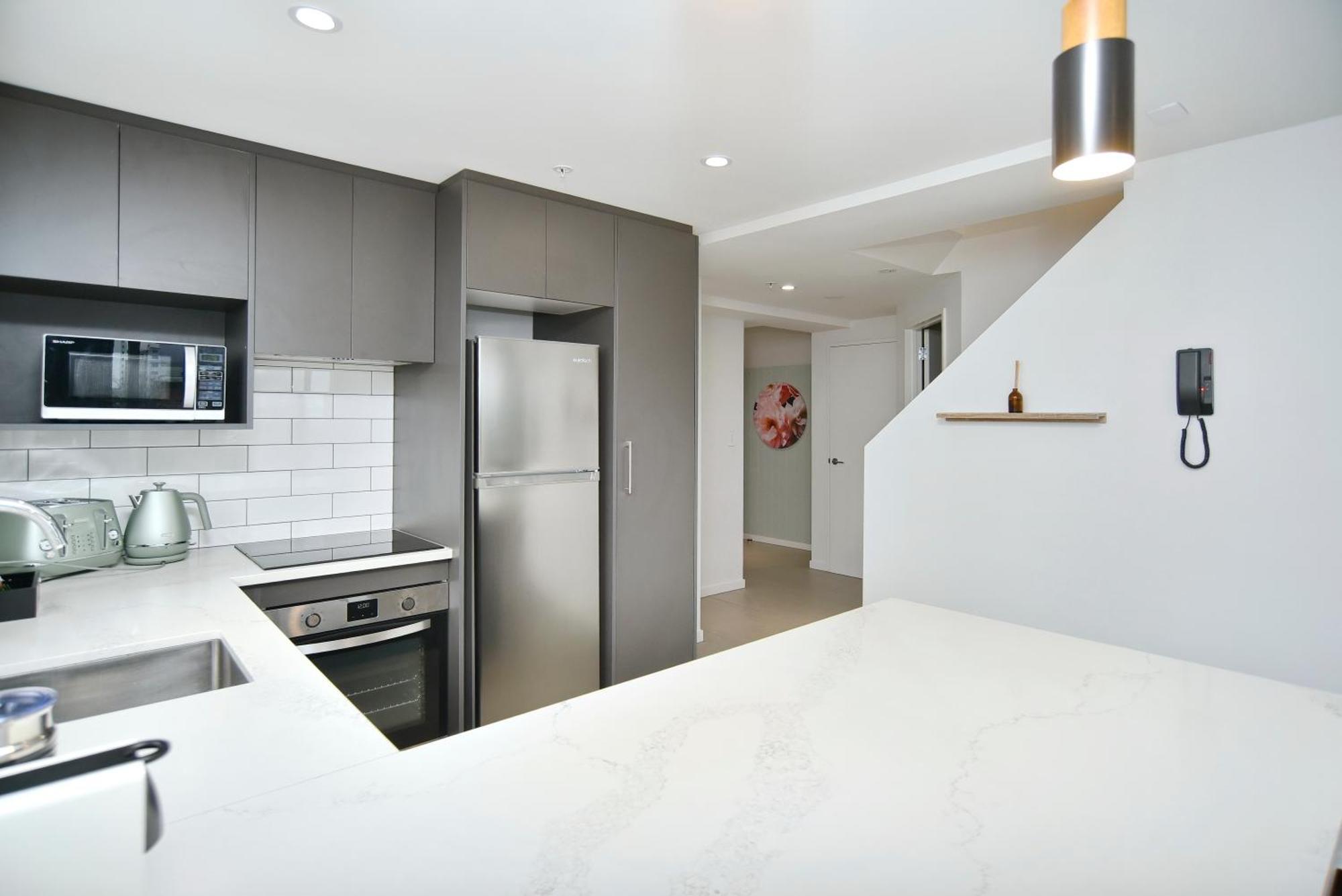Latimer Loft - Christchurch Holiday Homes Экстерьер фото